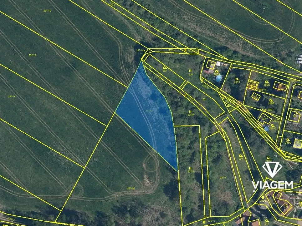 Prodej pozemku 19926 m², Mělník · 277 21