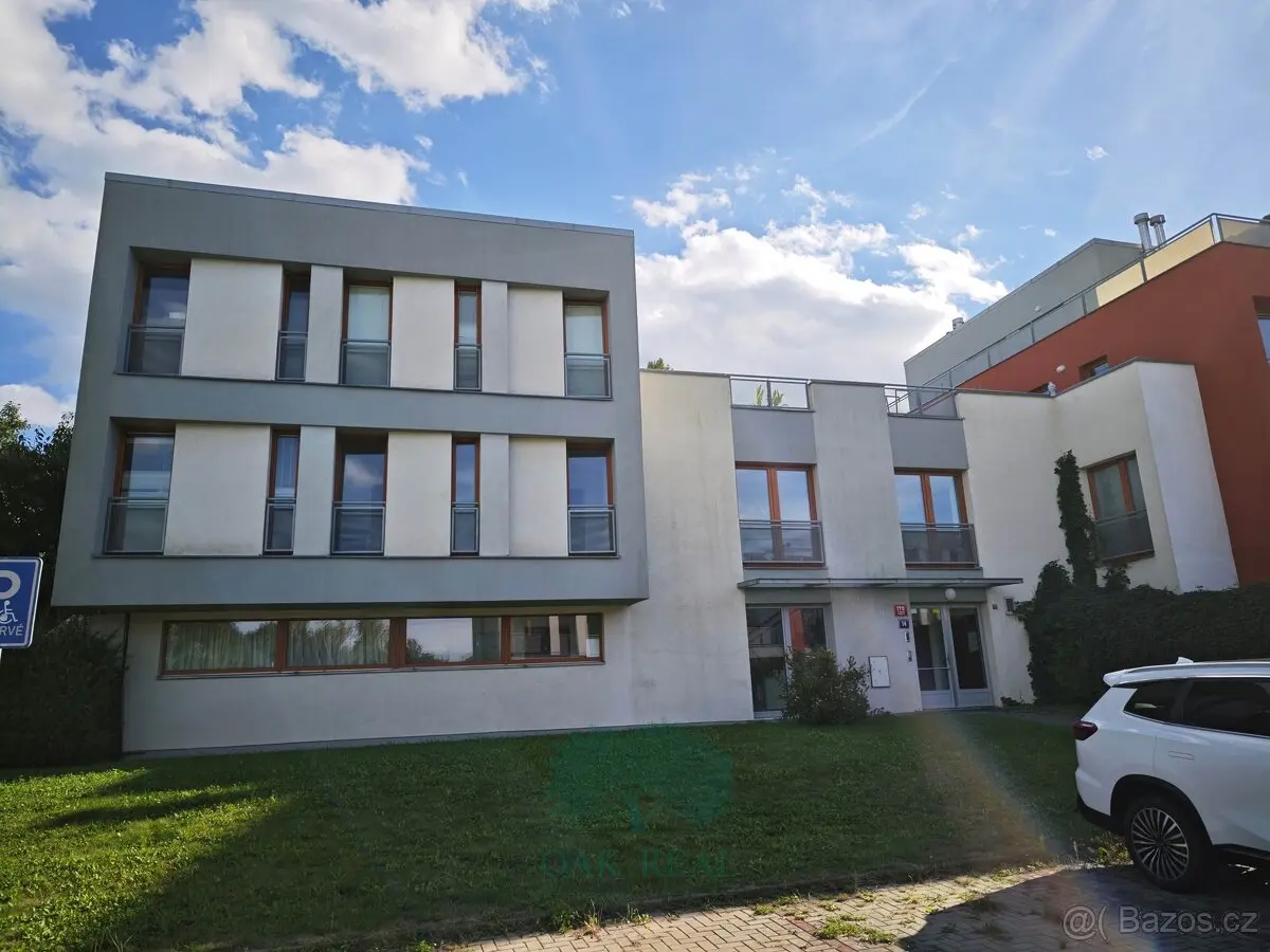 Prodej bytu 1+kk 41 m², Uhříněves
