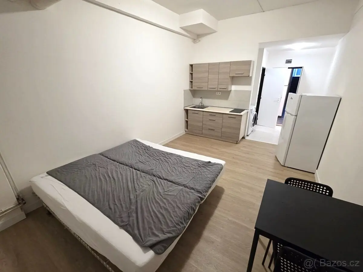 Pronájem bytu 1+kk 27 m², Radotín