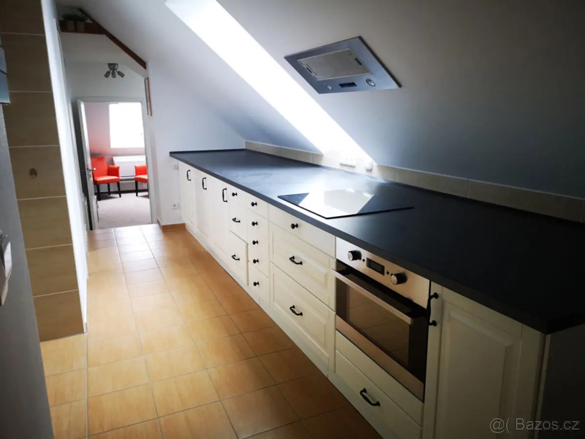 Pronájem bytu 4+1 85 m², Třebíč · 675 44