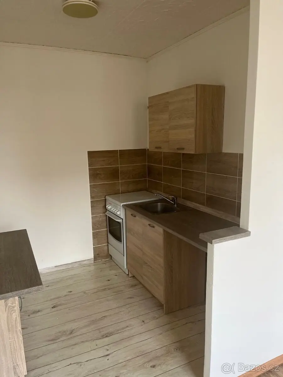 Pronájem bytu 1+kk 36 m², Most · 435 42