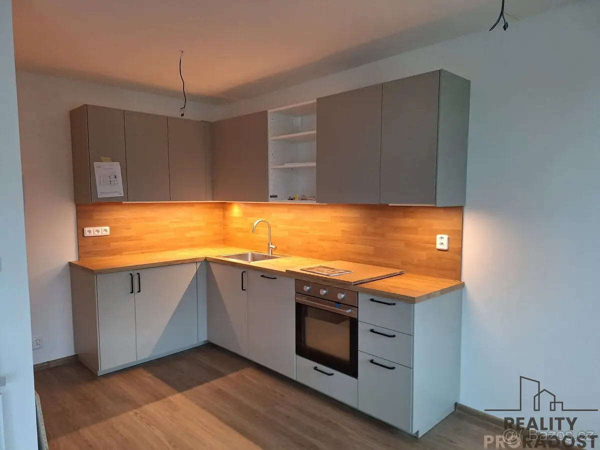 Pronájem bytu 3+kk 76 m², Čakovice