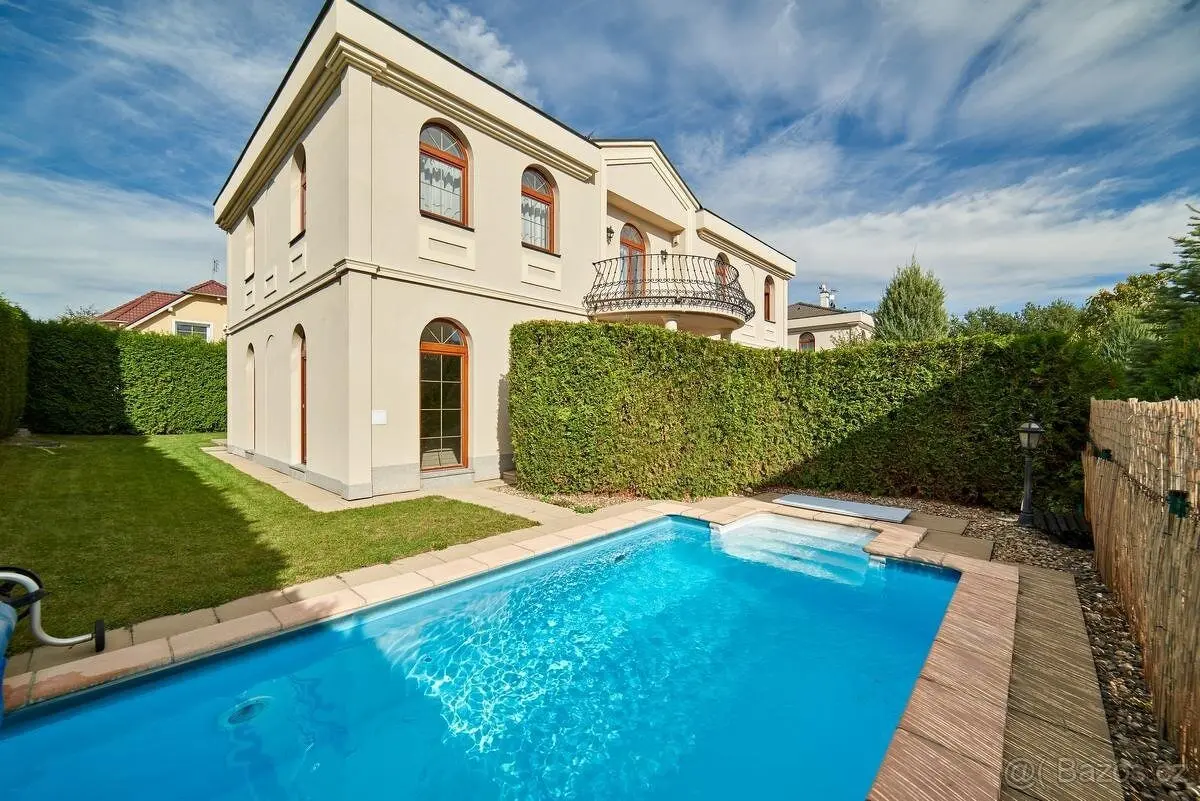 Pronájem domu 254 m², Nebušice