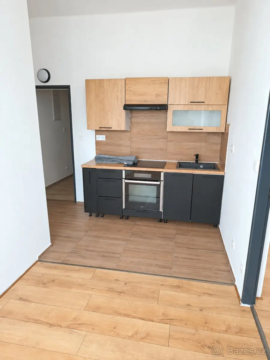 Pronájem bytu 2+1 80 m², Prachatice · 384 11