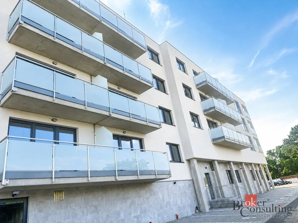 Pronájem bytu 2+kk 60 m², Brno venkov · 691 23