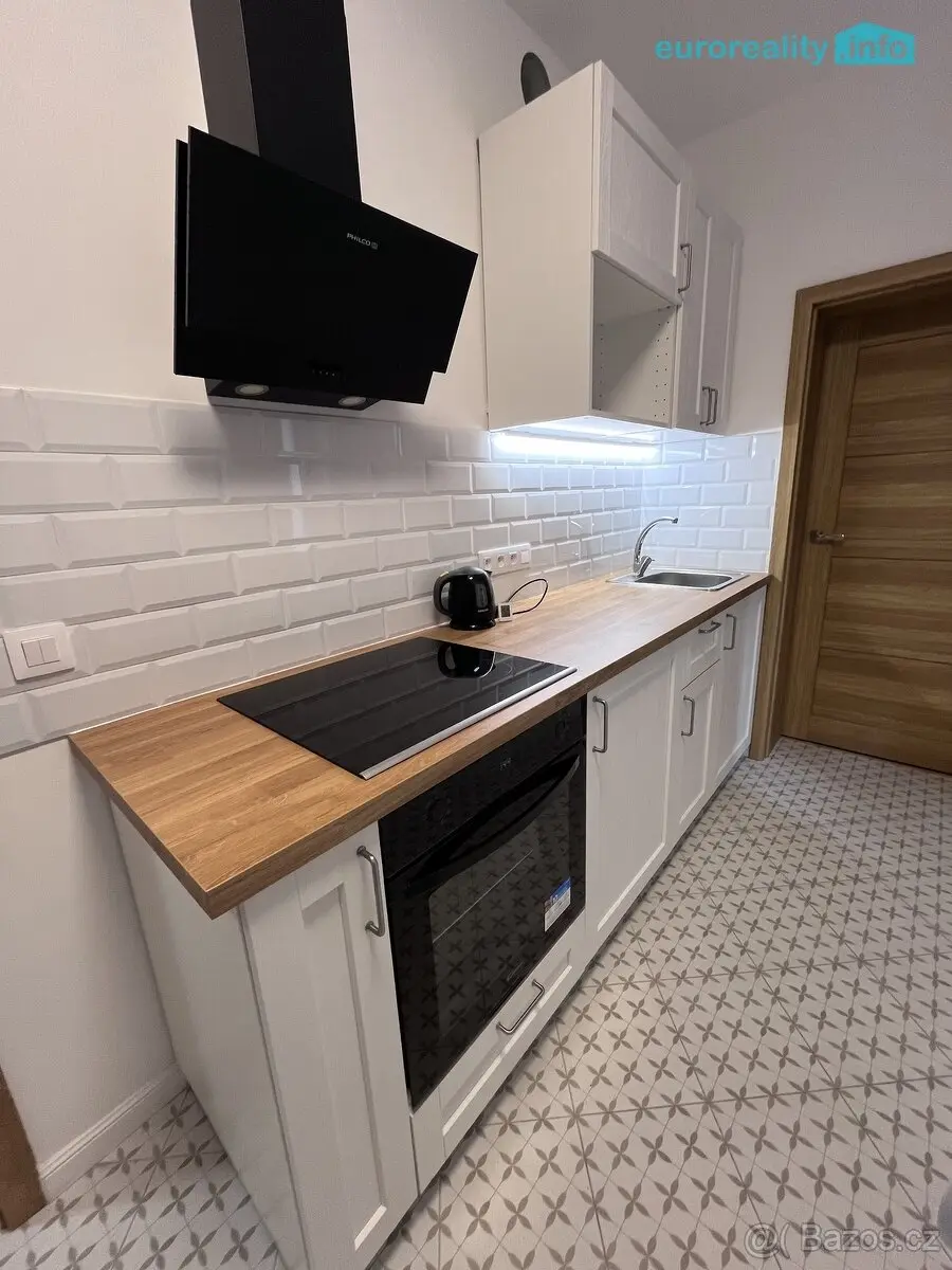 Pronájem bytu 1+1 28 m², Cheb · 353 01