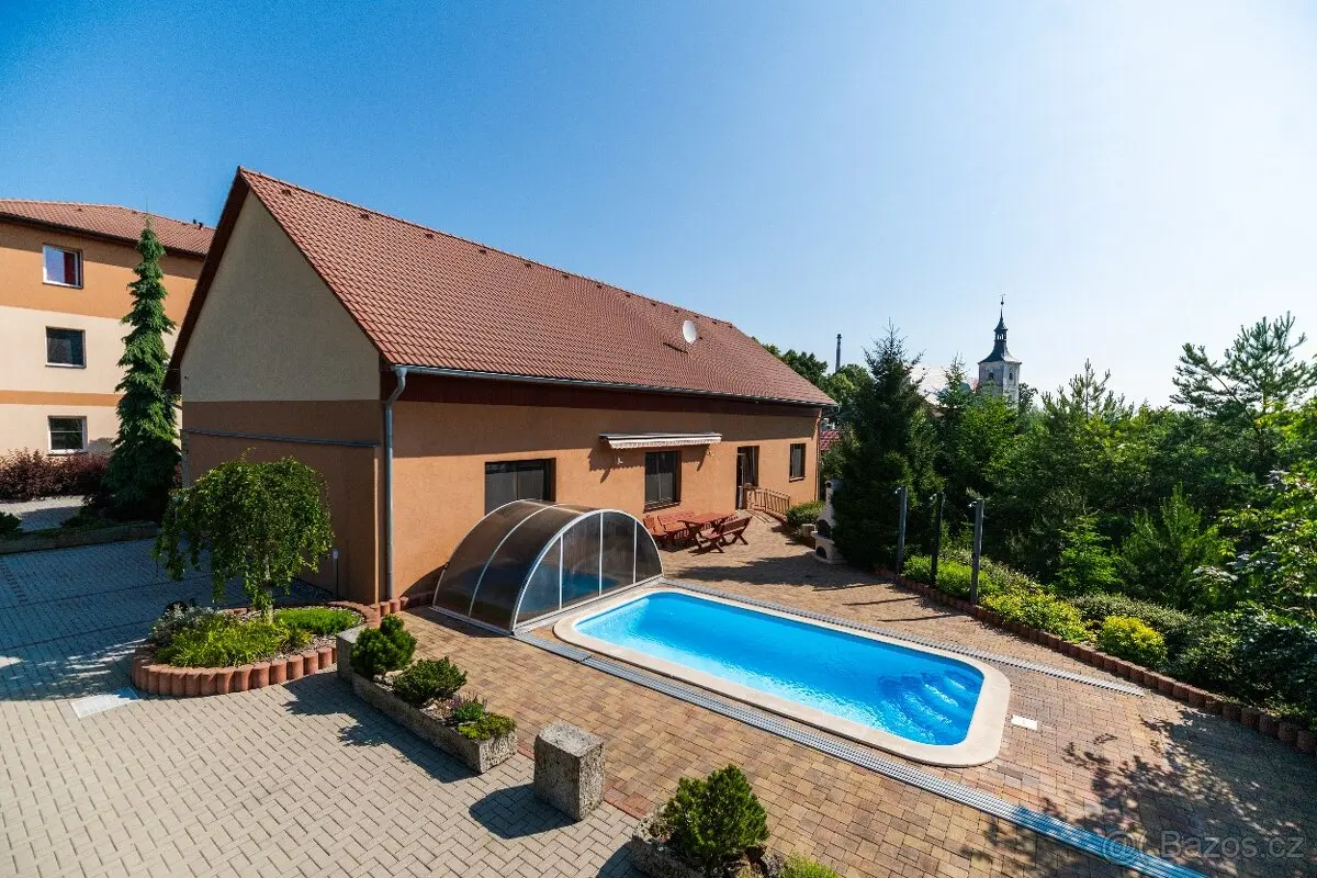 Prodej domu 1921 m², Hradec Králové · 503 03