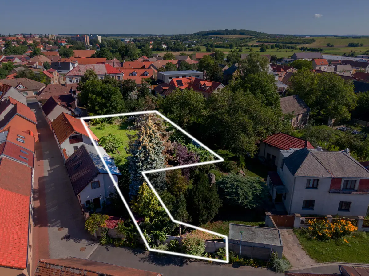 Prodej pozemku 995 m², –