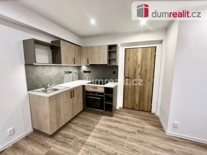 Pronájem bytu 2+kk 40 m², Na Stráni · Klíše · Ústí nad Labem