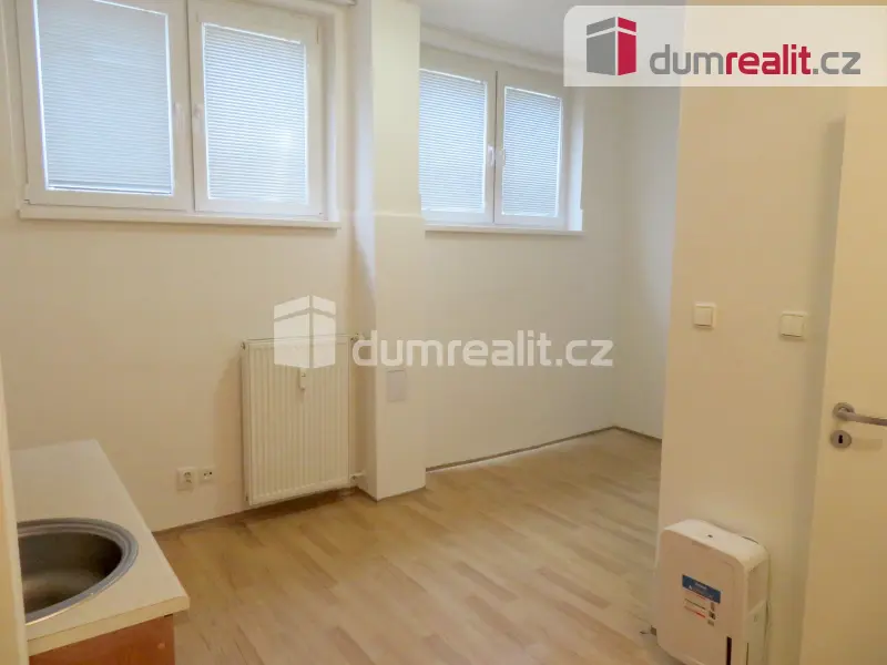 Pronájem bytu 1+kk 21 m², Mošnova · Smíchov