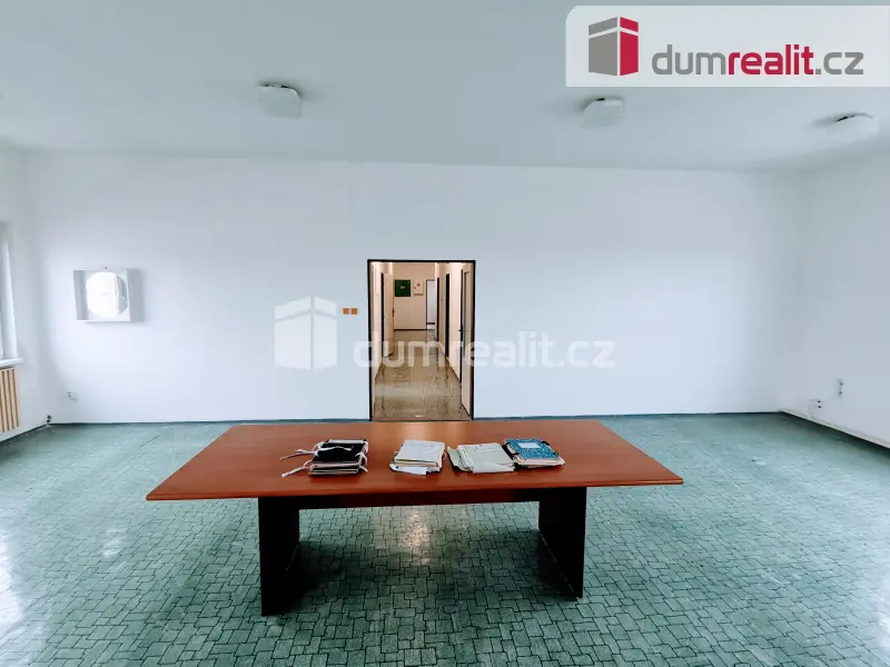Prodej komerčního prostoru 2752 m², –
