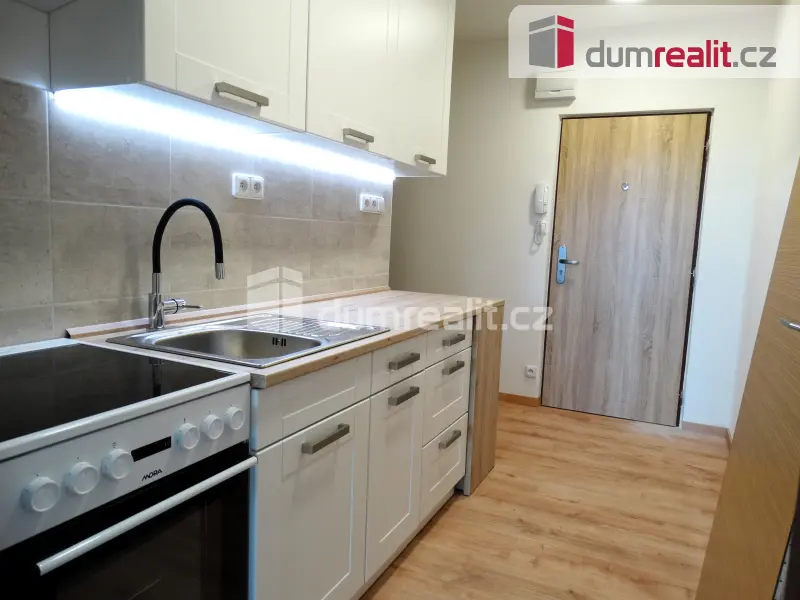 Pronájem bytu 1+kk 30 m², Školní · Otrokovice