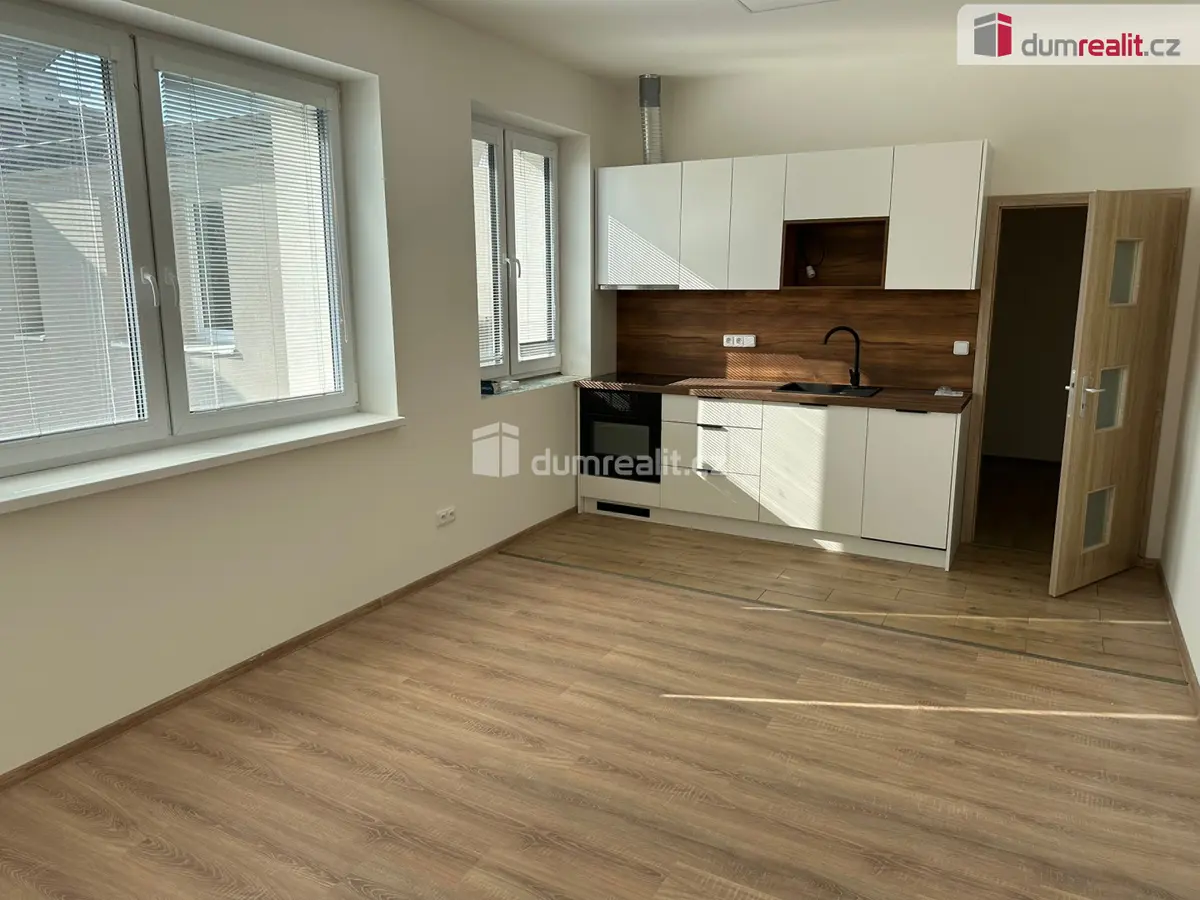 Pronájem bytu 1+kk 30 m², Svatoplukova · Veselí-Předměstí · Veselí nad Moravou