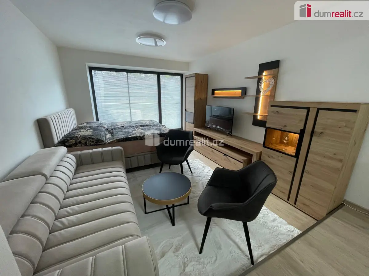 Pronájem bytu 1+kk 37 m², Sadová · Zlín - centrum · Zlín