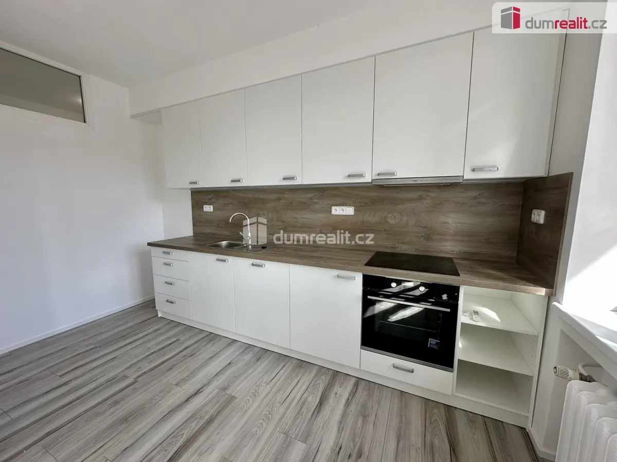 Pronájem bytu 2+kk 56 m², Lorencova · Zlín - centrum · Zlín