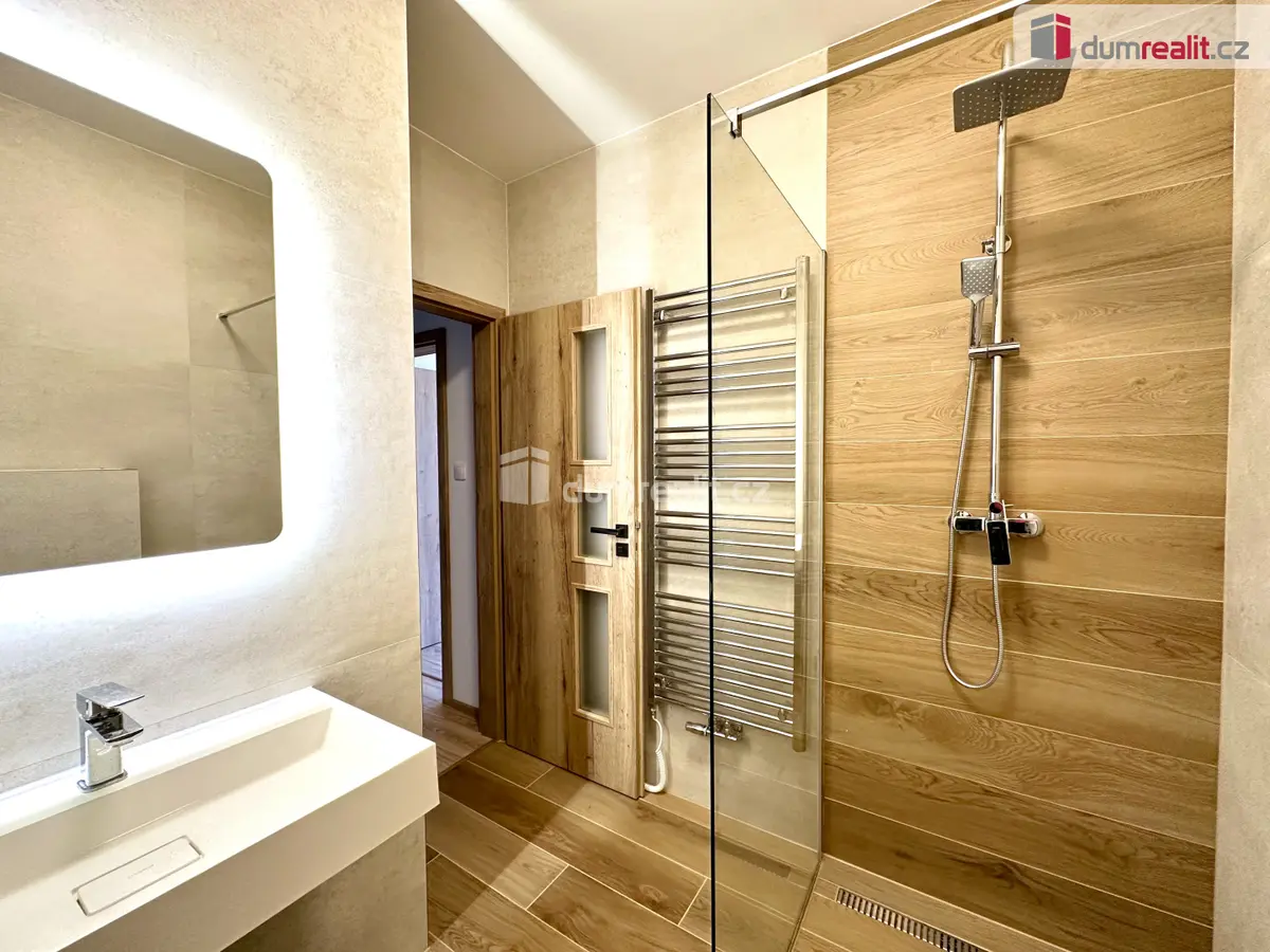 Prodej bytu 1+kk 31 m², náměstí Sv. Vavřince · Horní Blatná