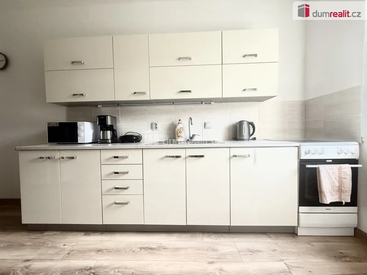 Pronájem bytu 2+1 64 m², Teplická · Bynov · Děčín