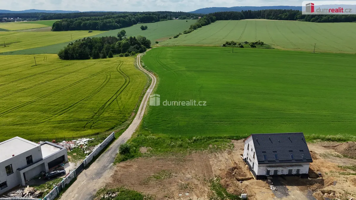 Prodej pozemku 897 m², Narysov
