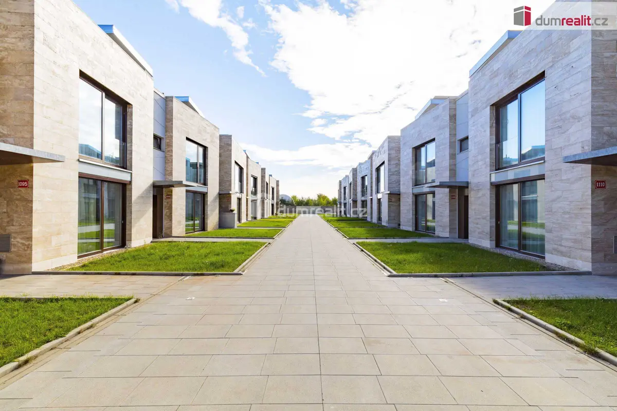Prodej domu 378 m², Praze 12