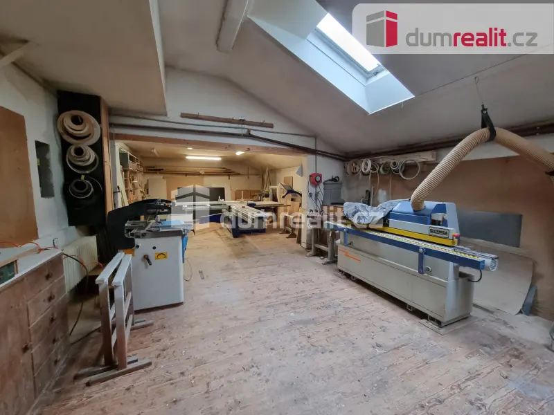 Pronájem komerčního prostoru 238 m², Velkoveská · Odolena Voda
