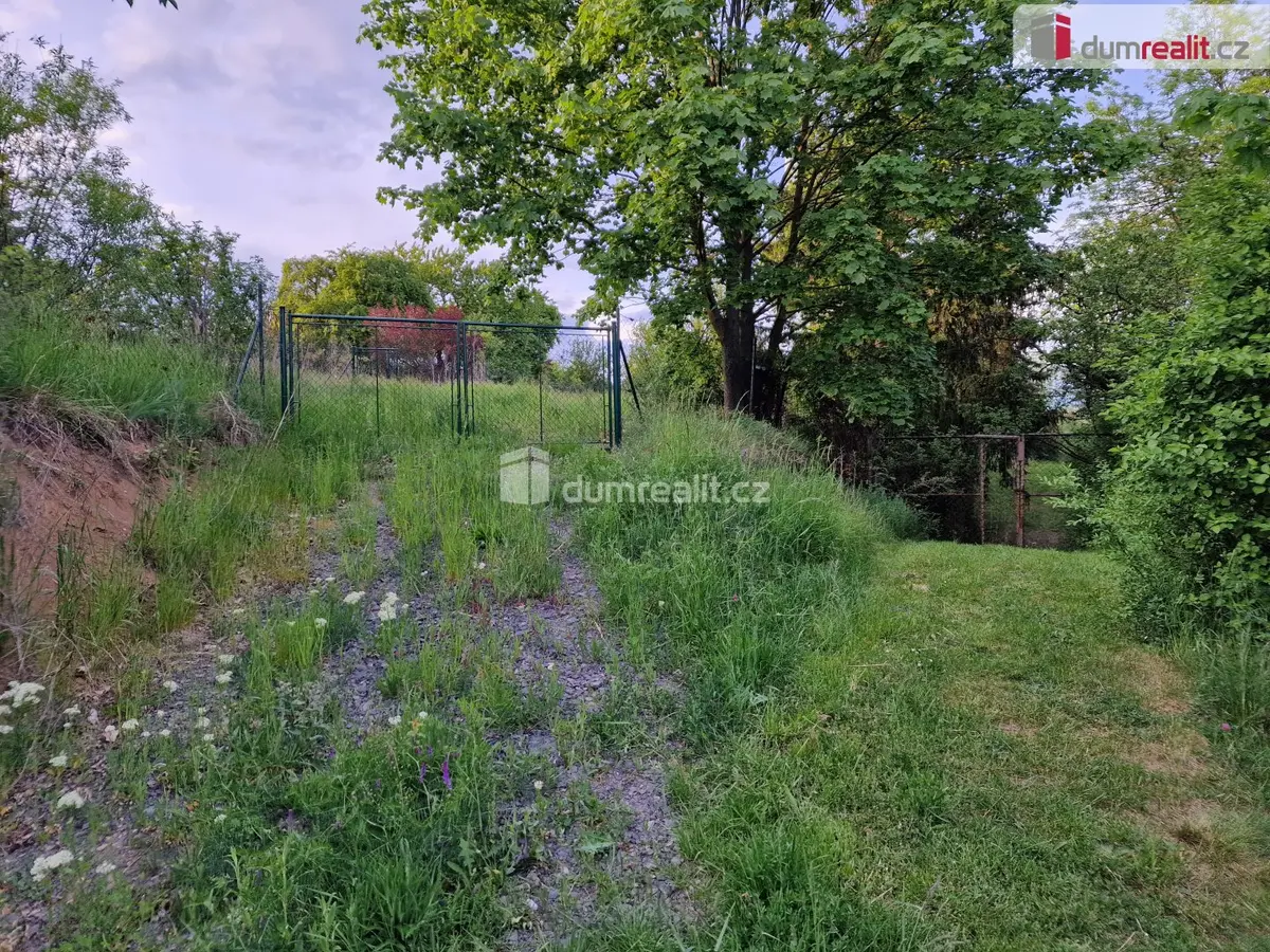 Prodej pozemku 2238 m², K Tuchoměřicům · Přední Kopanina
