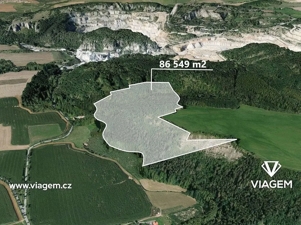 Prodej pozemku 10818 m², Suchomasty