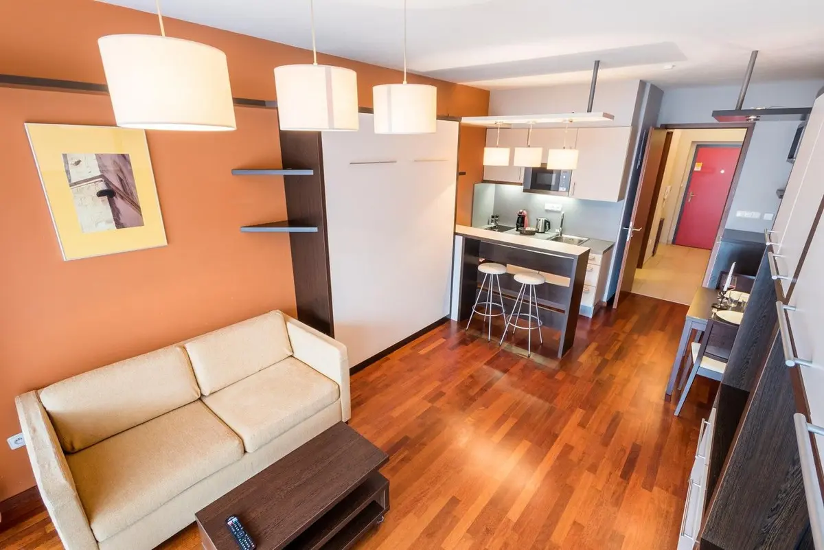 Pronájem bytu 1+kk 33 m², Horská · Nové Město