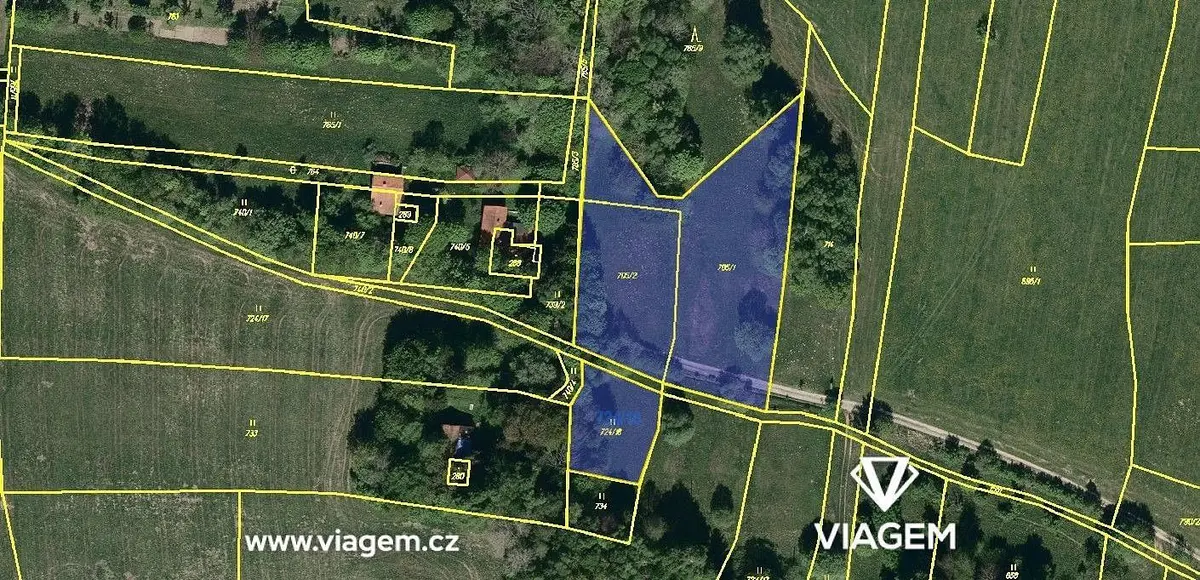 Prodej pozemku 5518 m², Lopeník
