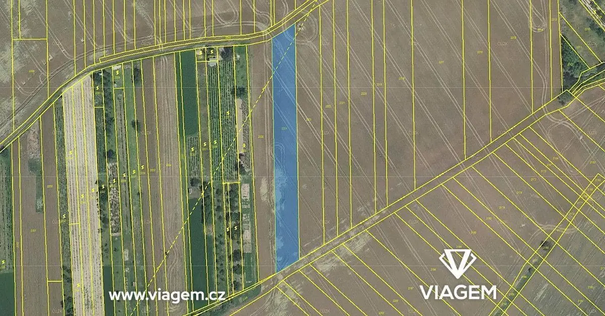 Prodej pozemku 450 m², Labuty