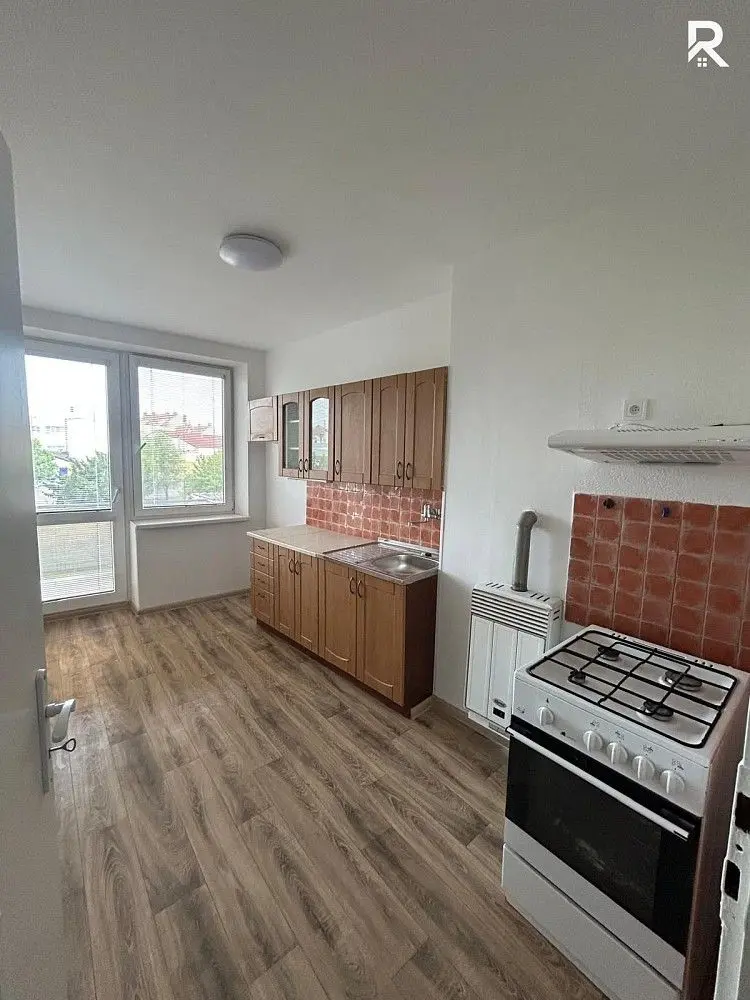 Pronájem bytu 2+1 67 m², Dobrovolského · Hodonín
