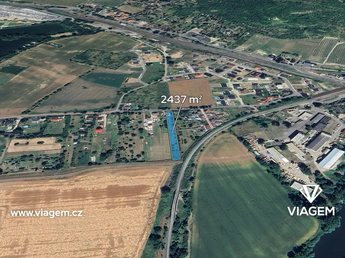 Prodej pozemku 228 m², Píšťany