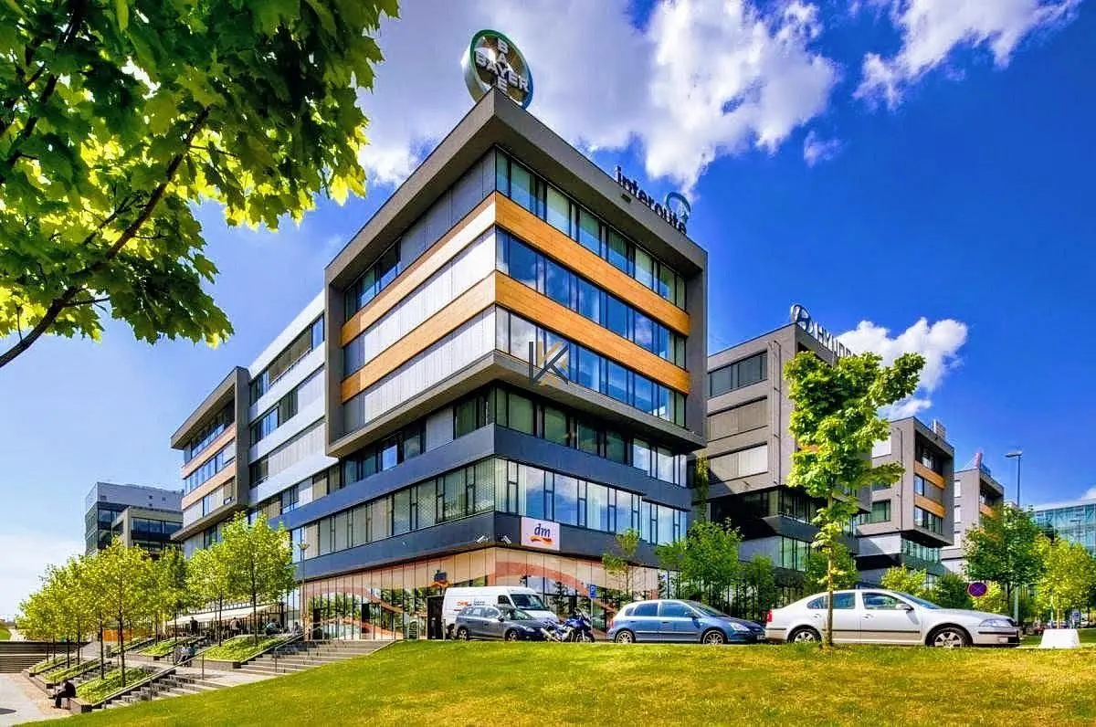 Pronájem komerčního prostoru 2427 m², náměstí Junkových · Stodůlky