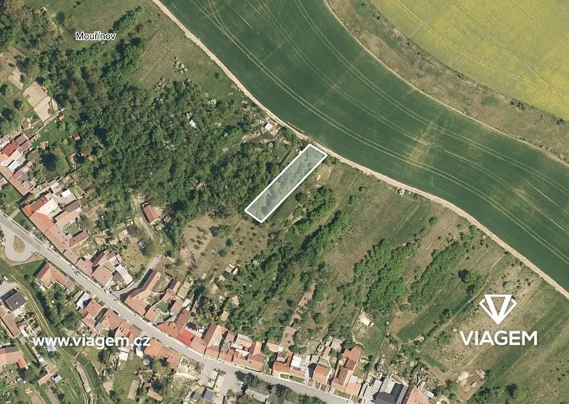 Prodej pozemku 785 m², Mouřínov