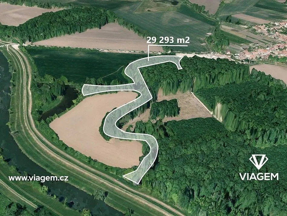 Prodej pozemku 2720 m², Ladná