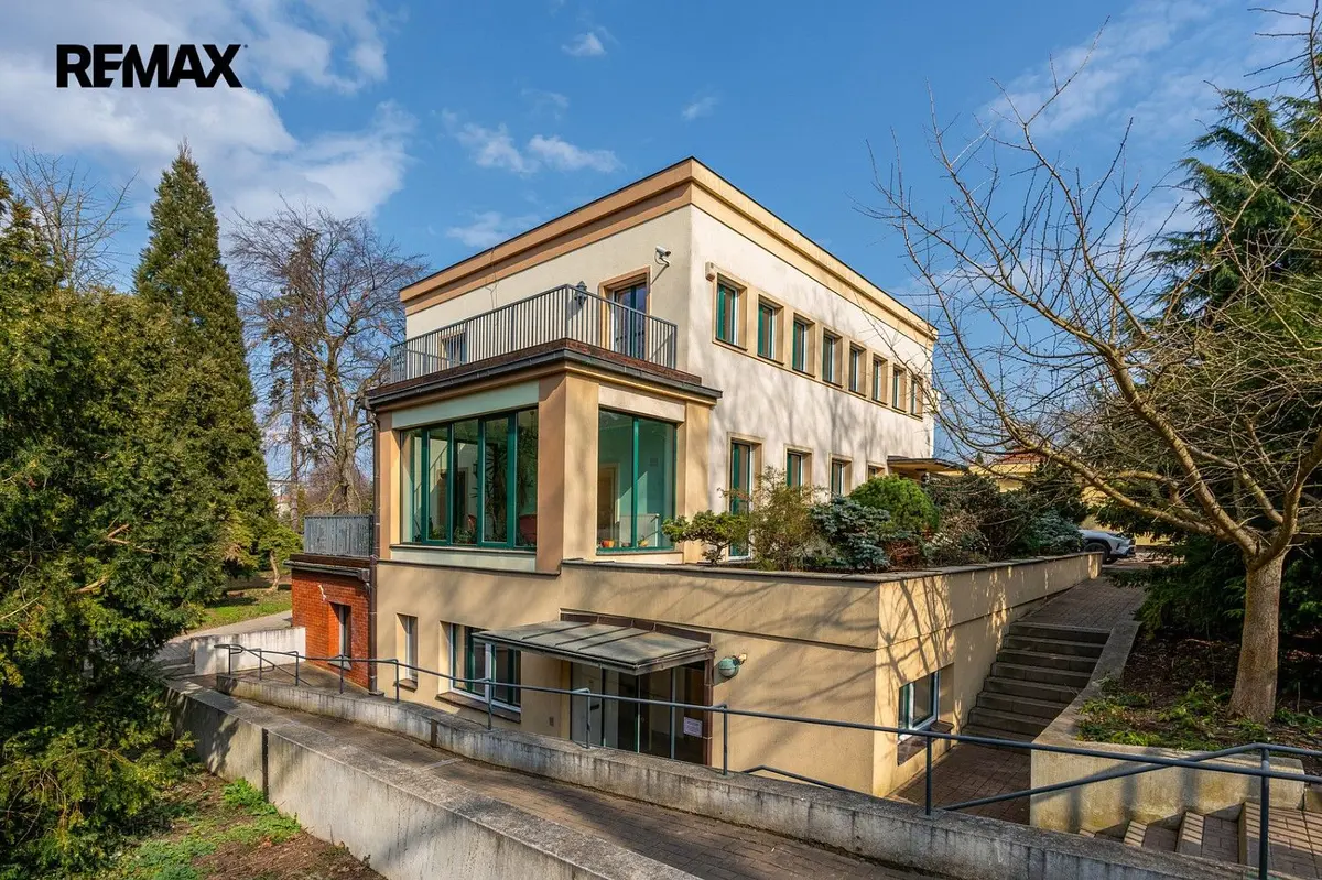 Prodej domu 675 m², Vašátkova · Čelákovice