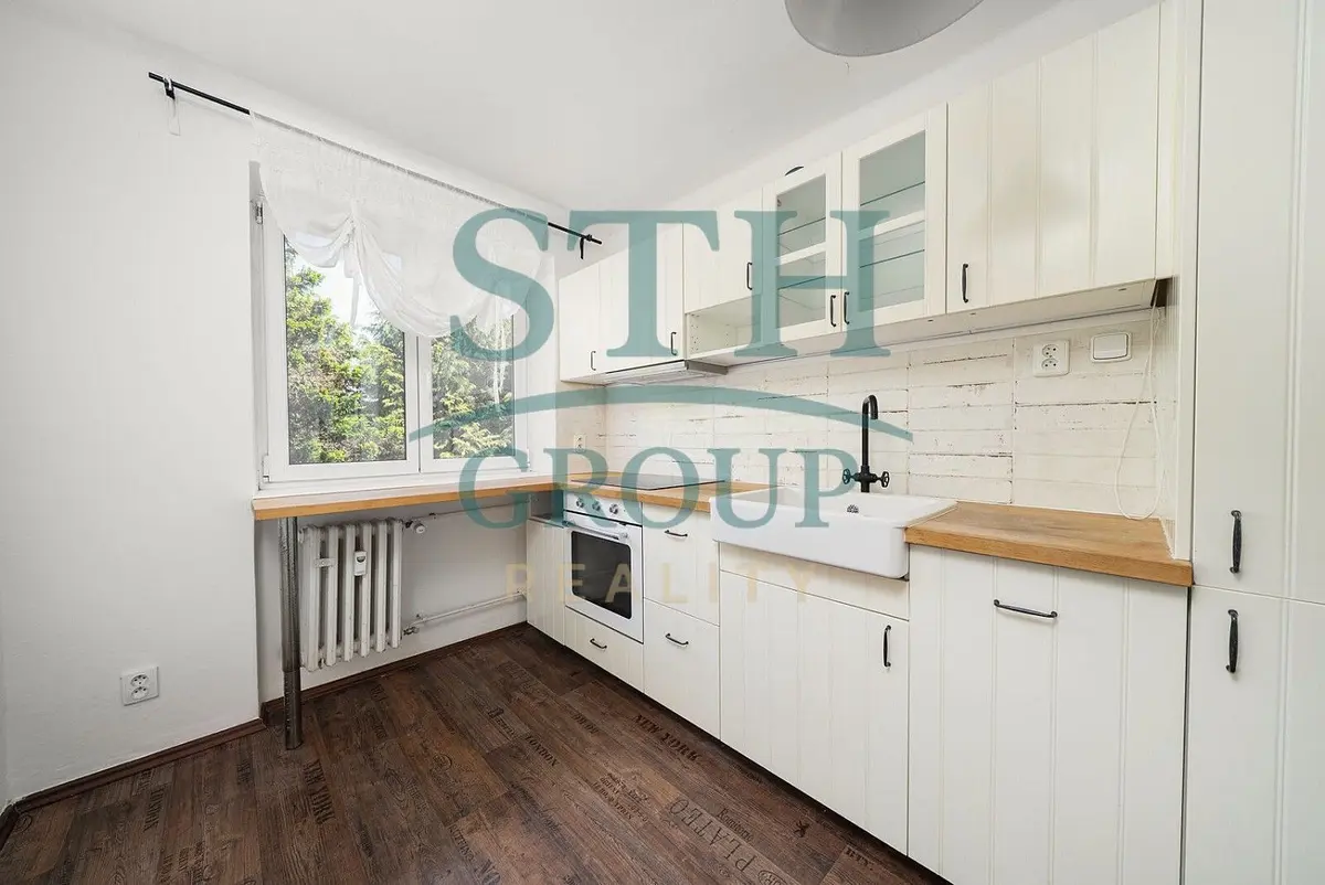 Prodej bytu 2+1 60 m², Evropská · Liboc