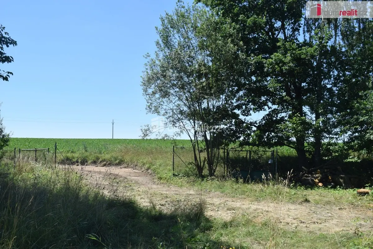 Prodej pozemku 909 m², Loukovec
