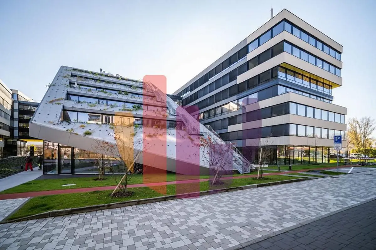 Pronájem komerčního prostoru 307 m², Menclova · Libeň