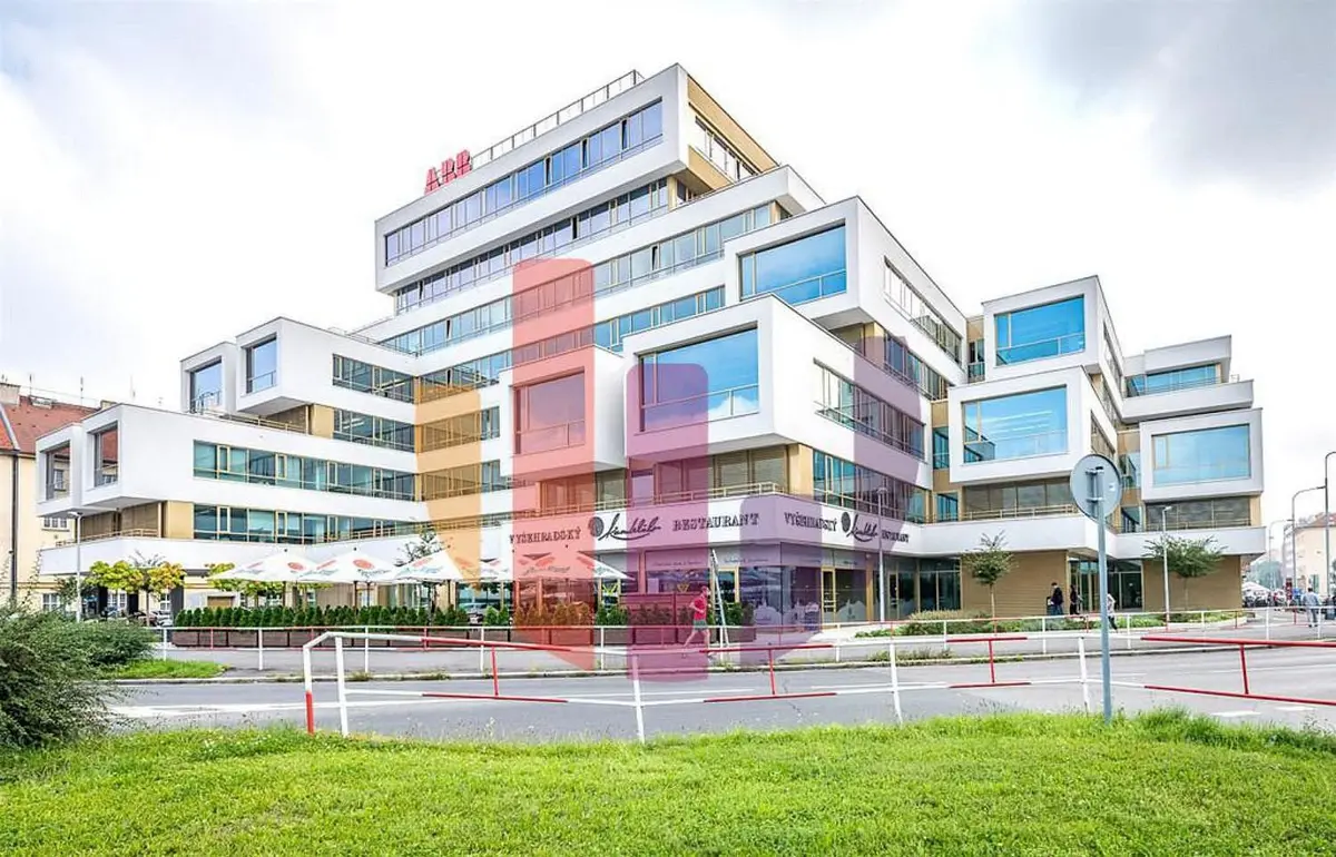 Pronájem komerčního prostoru 458 m², Štětkova · Nusle