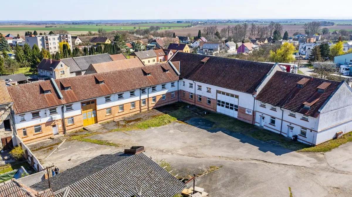 Prodej komerčního prostoru 861 m², Nemyslovická · Bezno