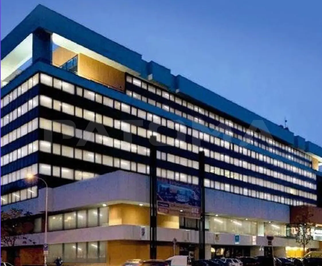 Pronájem komerčního prostoru 1326 m², Dělnická · Holešovice