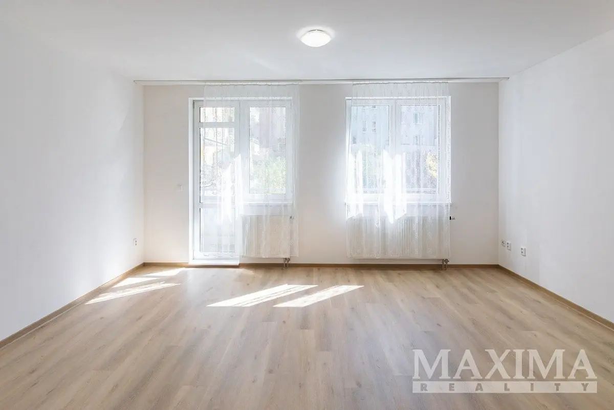 Pronájem bytu 1+kk 41 m², V Zeleném údolí · Kunratice