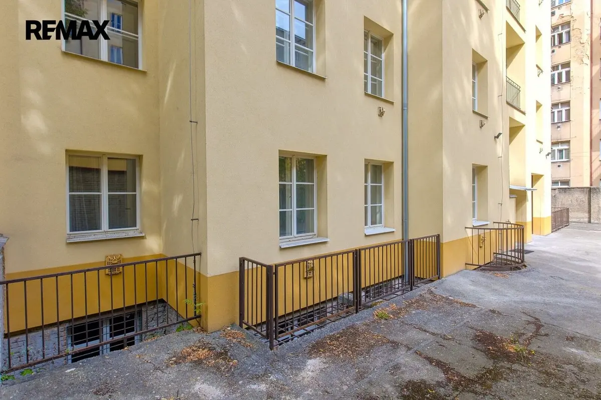 Prodej komerčního prostoru 77 m², Žerotínova · Žižkov