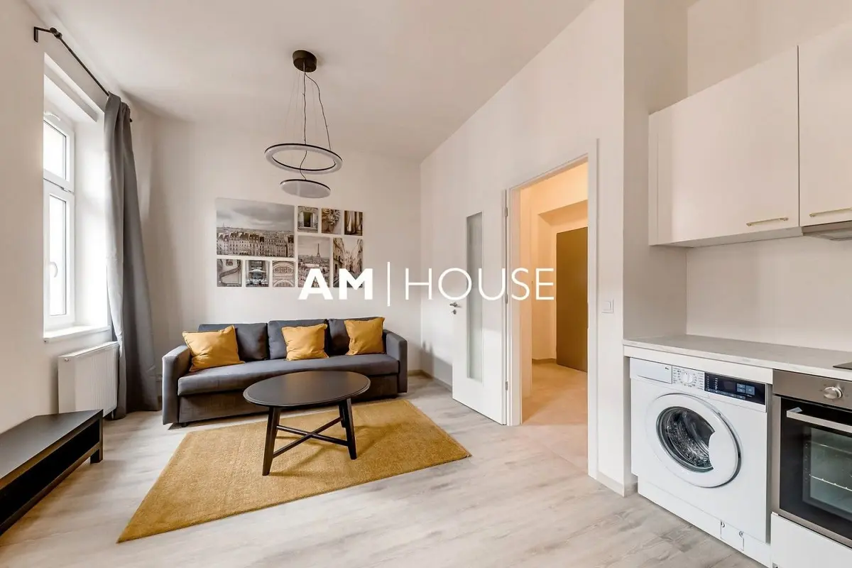 Pronájem bytu 1+kk 30 m², Urxova · Karlín