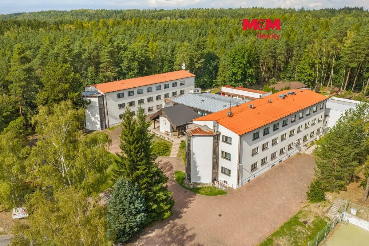 Prodej komerčního prostoru 3216 m², Srby u Tuchlovic · Tuchlovice