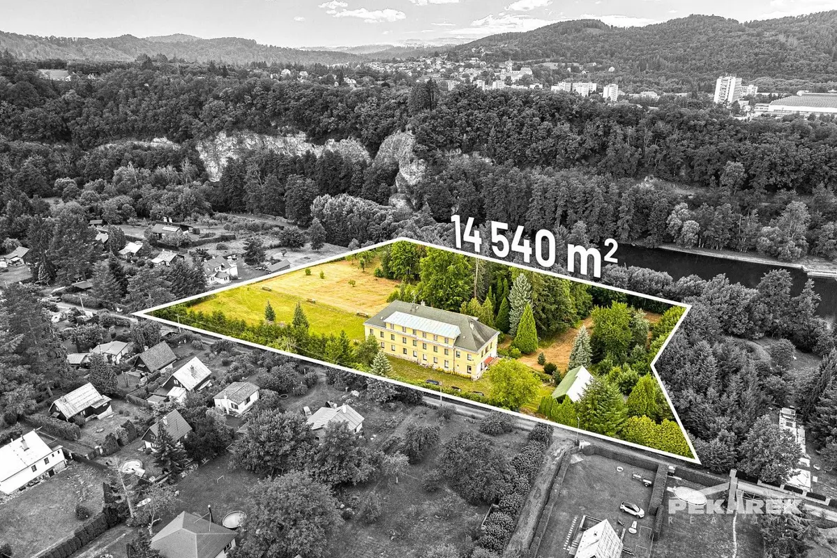 Prodej komerčního prostoru 1400 m², Samopše
