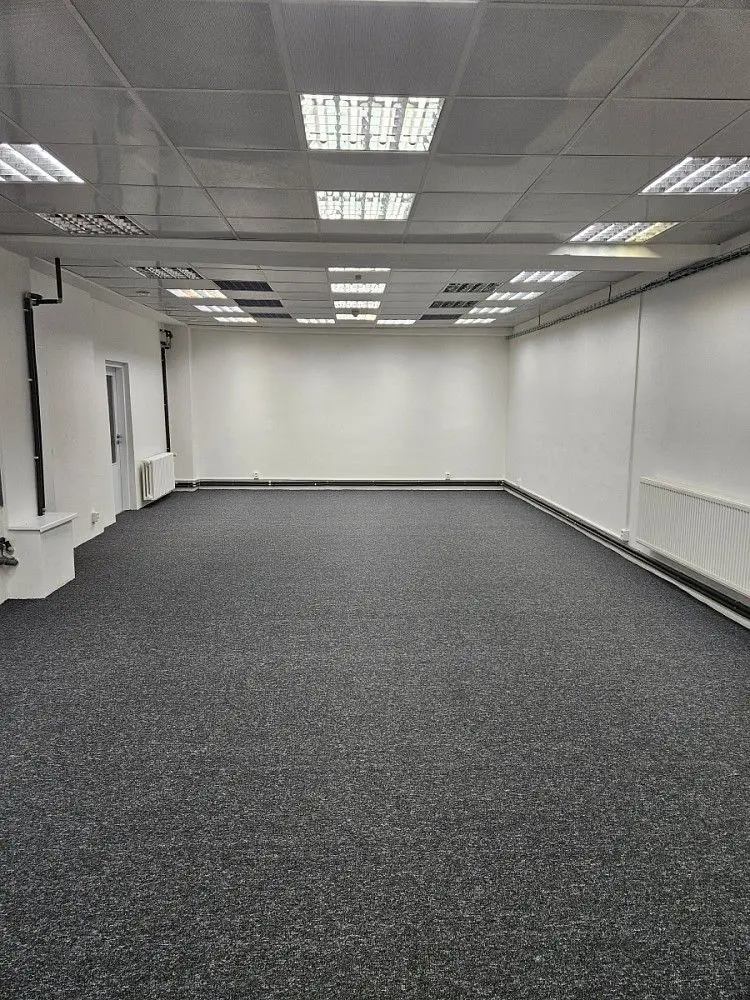 Pronájem komerčního prostoru 86 m², Vršní · Kobylisy