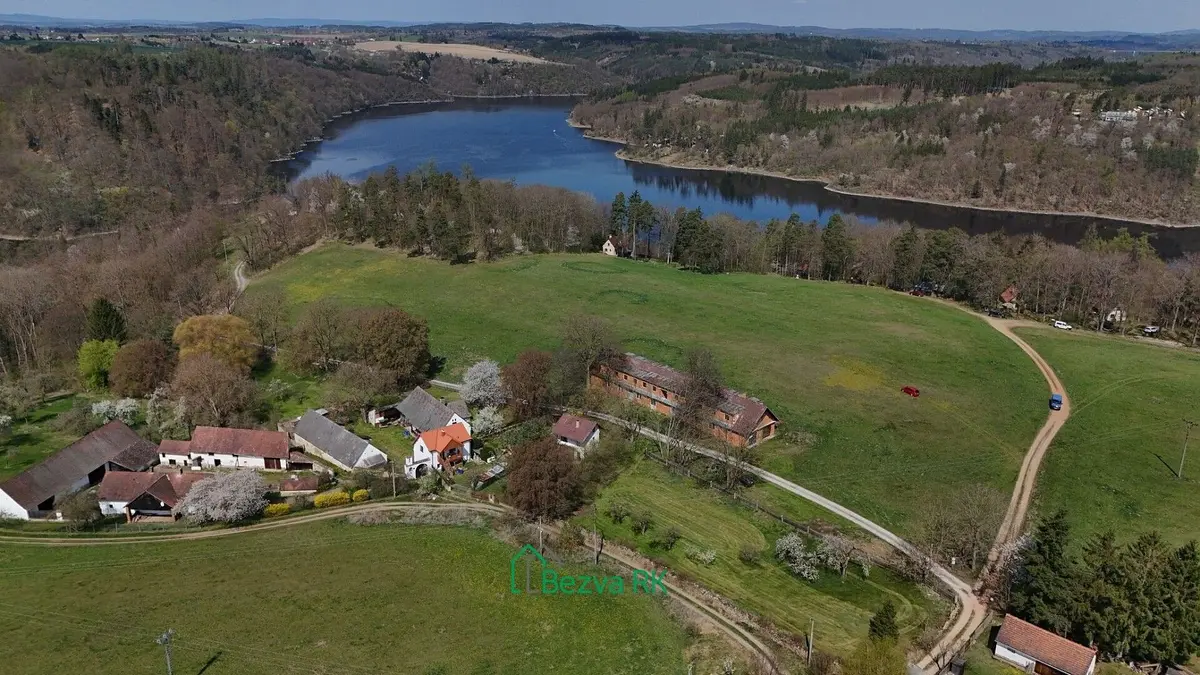 Prodej komerčního prostoru 1358 m², Zbonín · Varvažov