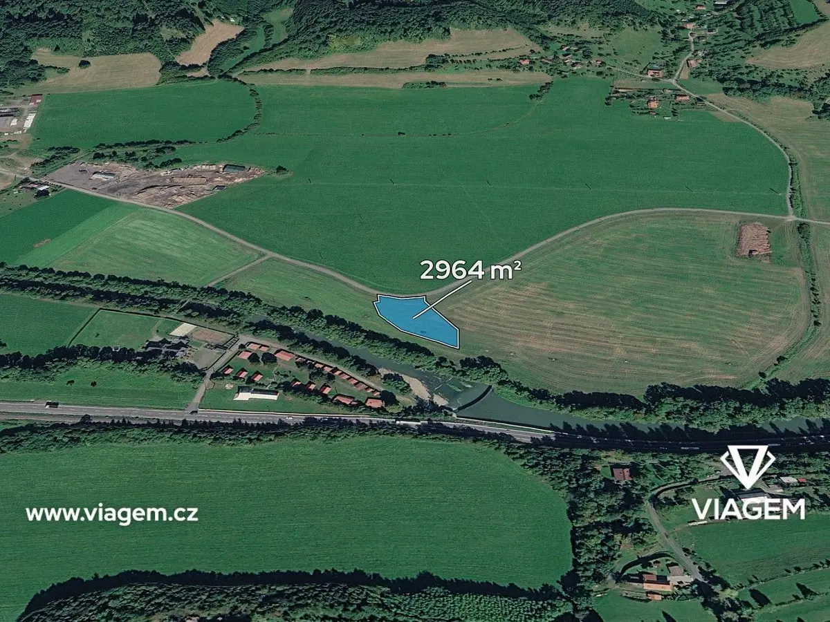 Prodej pozemku 592 m², Hovězí