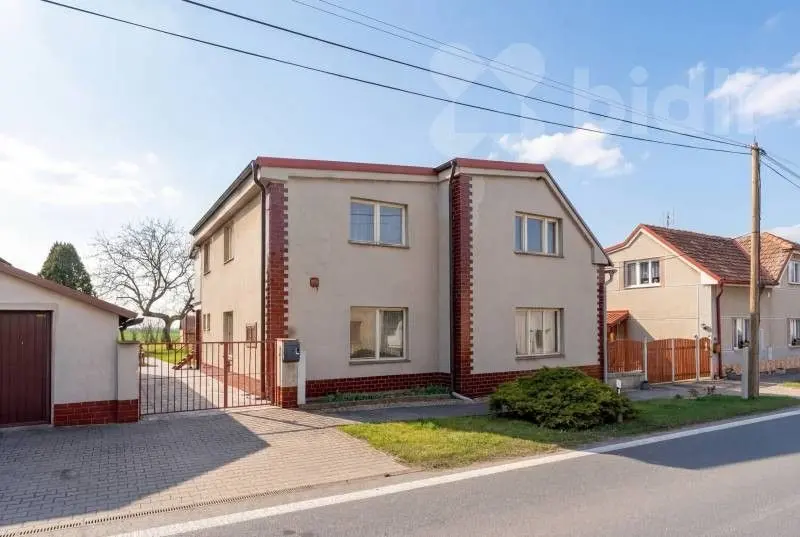 Prodej domu 190 m², Činěves